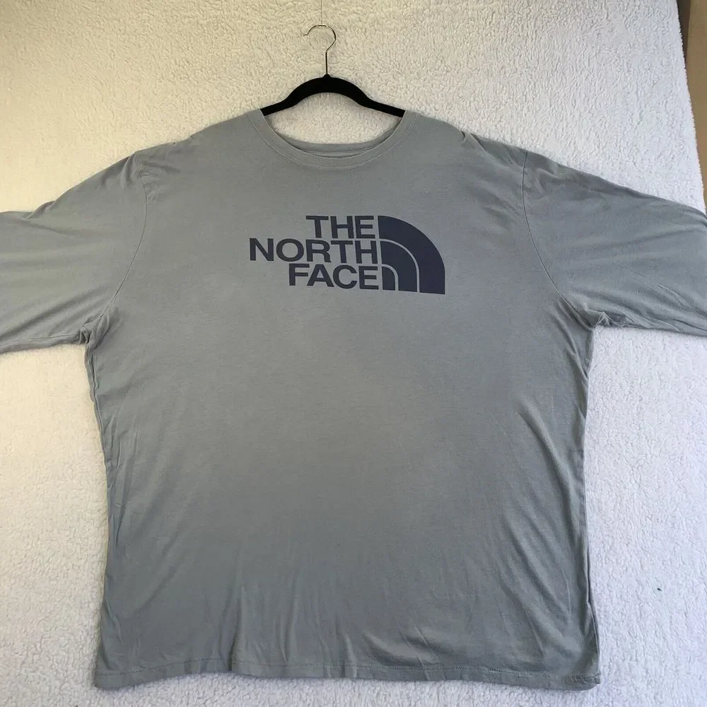 The North‎ Face Mens 2XL Grey Long Sleeve T-shirt layering outdoors
